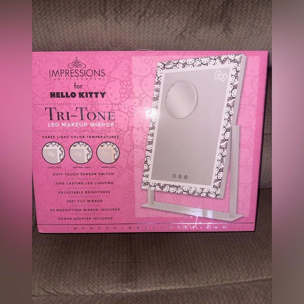 Light up hello kitty mirror